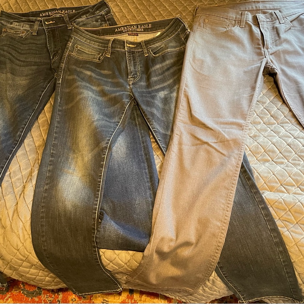 3 jeans- 1  Levis - 2 Anerican eagle